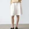 100 % linne, korta plisserade bermuda-shorts