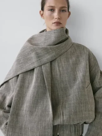 Bomberjacka med fleckad yta och halsdukar