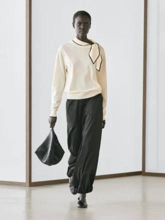 Bomullströja med halsduka-detalj