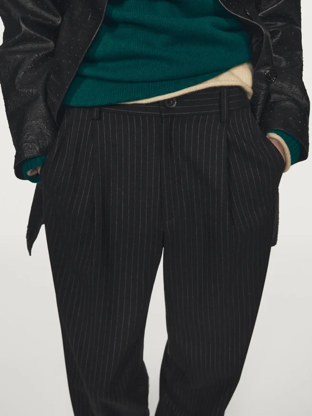 Bredbyxor med smala ränder Bredbyxor med smala ränder