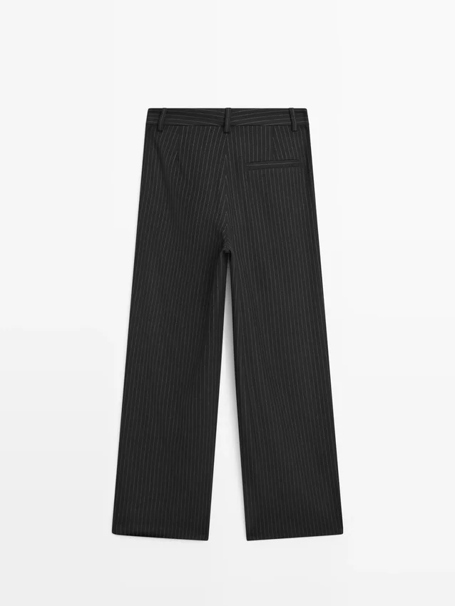 Bredbyxor med smala ränder Bredbyxor med smala ränder