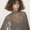 Broderad halvtransparent blus Broderad halvtransparent blus