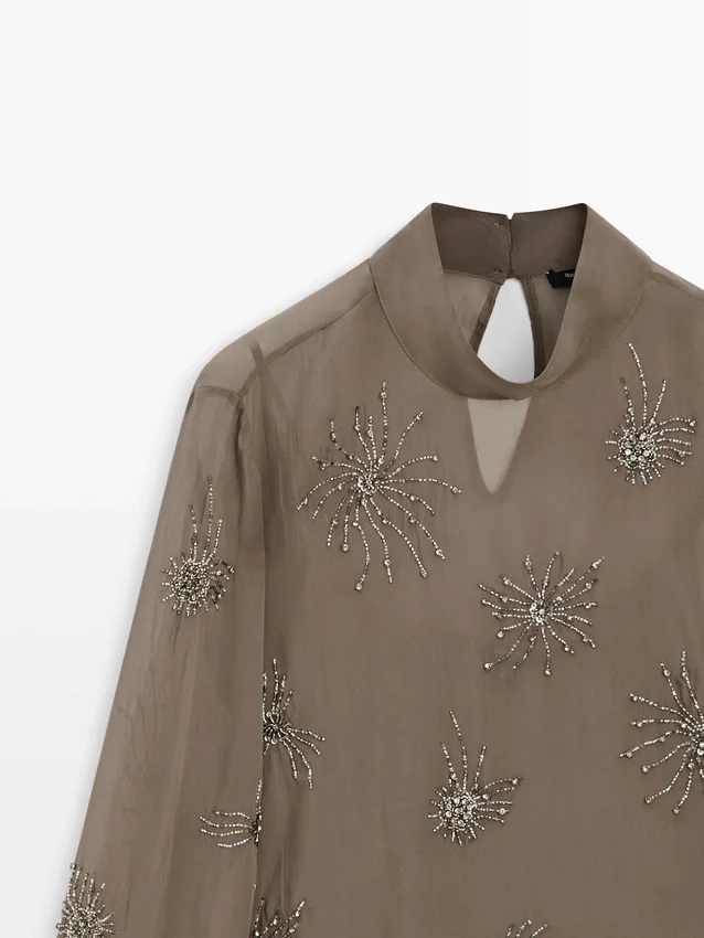 Broderad halvtransparent blus Broderad halvtransparent blus