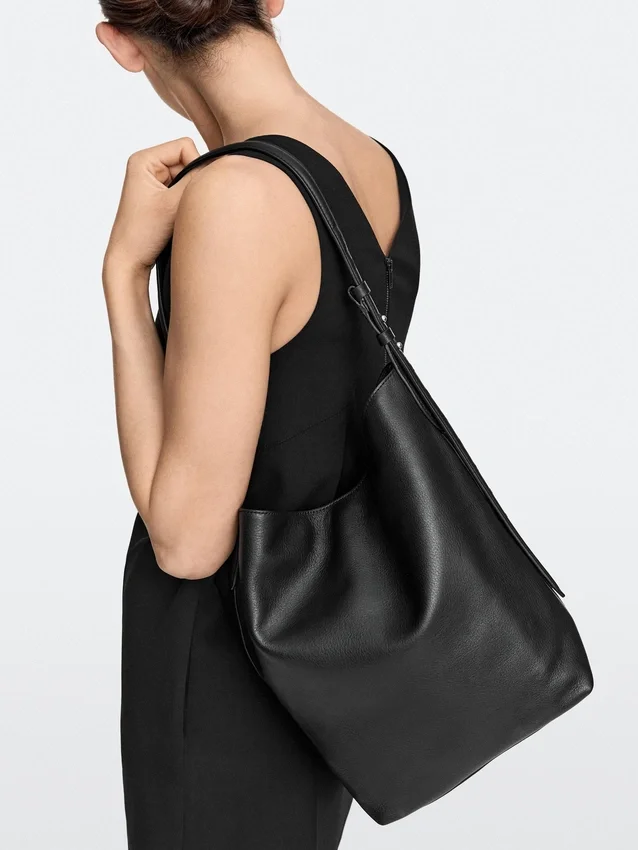 Bucketväska i nappaläder Bucketväska i nappaläder