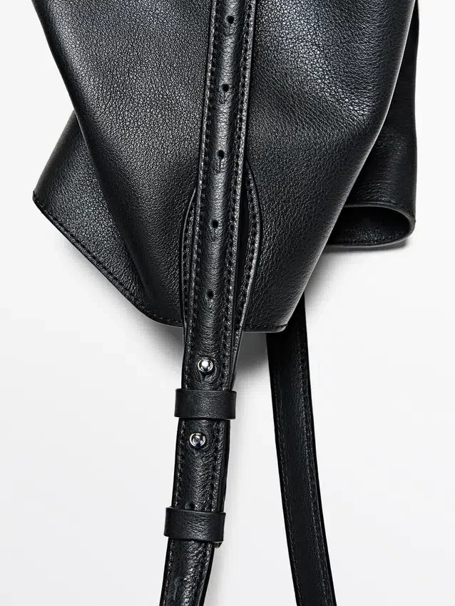 Bucketväska i nappaläder Bucketväska i nappaläder