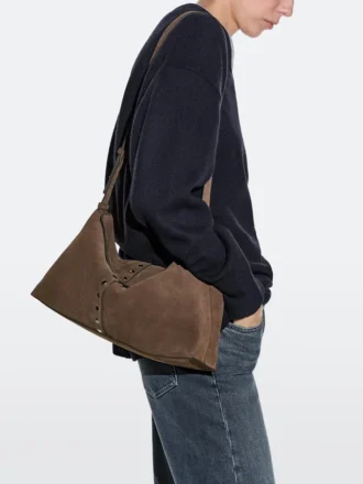 Bucketväska i spaltat mockaläder
