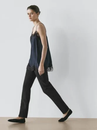 Camisole-top med kontrasterande spetsdetaljer