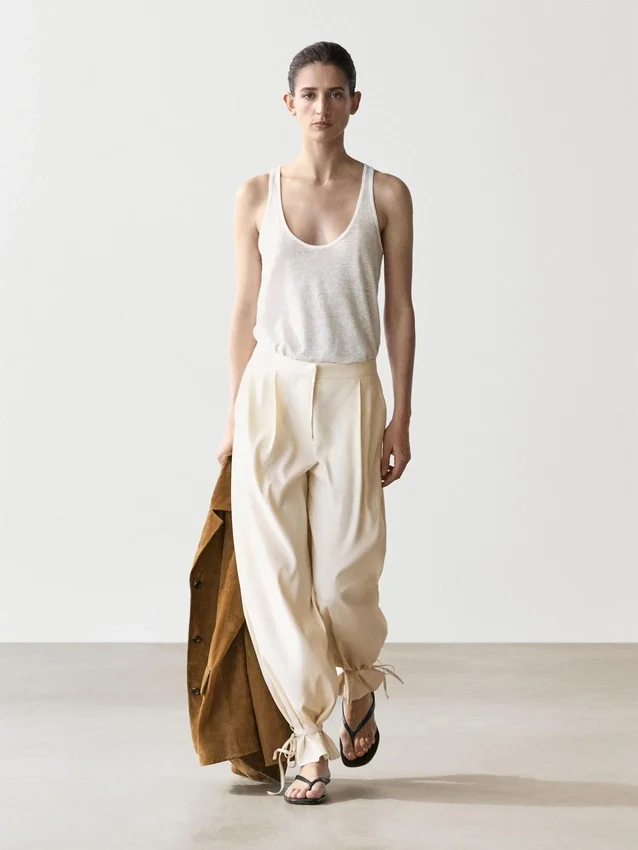 Flödande byxor med barrel-passform Flödande byxor med barrel-passform