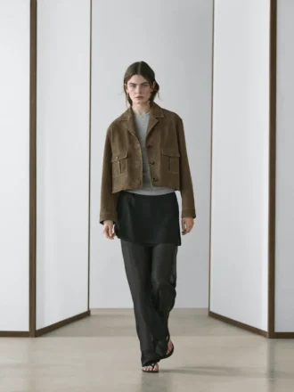 Flödande kontrastbyxor i siden