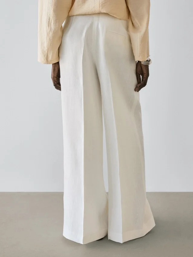 Flödande kostymbyxor i linne Flödande kostymbyxor i linne