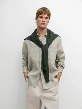 Flödande linneskjorta med ficka