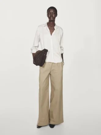 Flödande satinskjorta