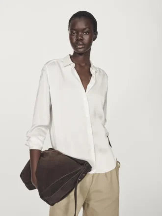 Flödande satinskjorta