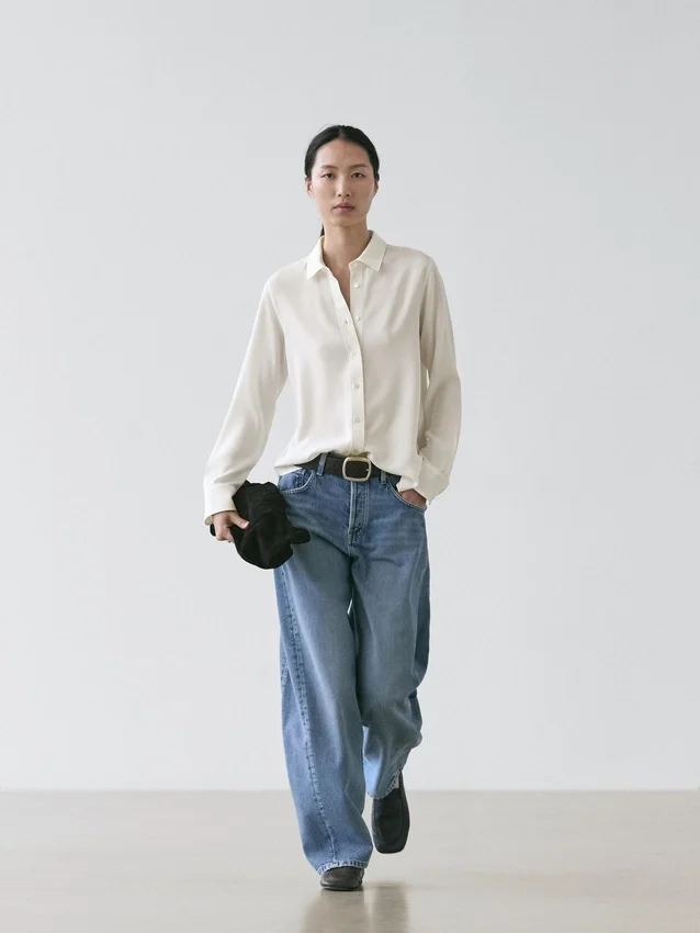 Flödande skjorta med skjortkrage Flödande skjorta med skjortkrage