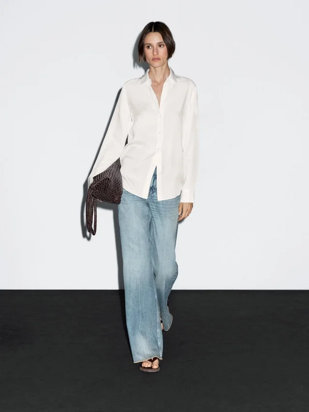 Flödande skjorta med skjortkrage Flödande skjorta med skjortkrage