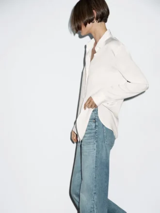 Flödande skjorta med skjortkrage