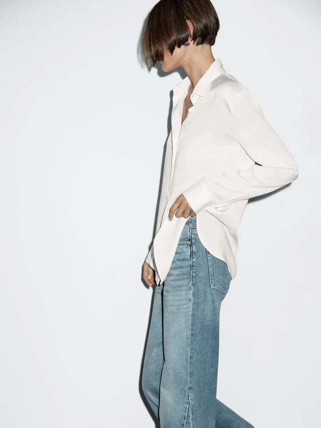 Flödande skjorta med skjortkrage Flödande skjorta med skjortkrage