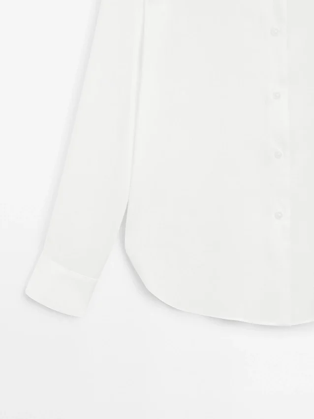 Flödande skjorta med skjortkrage Flödande skjorta med skjortkrage