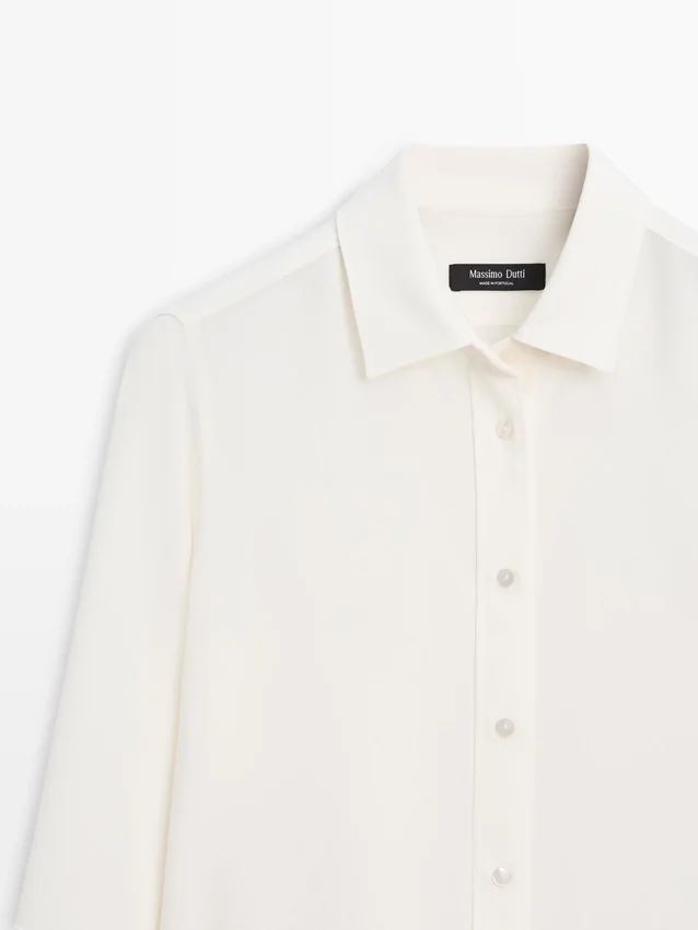 Flödande skjorta med skjortkrage Flödande skjorta med skjortkrage