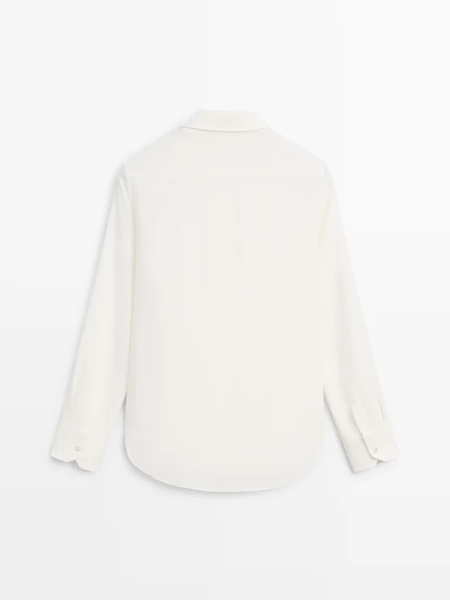 Flödande skjorta med skjortkrage Flödande skjorta med skjortkrage