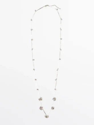 Halsband med metallkedja