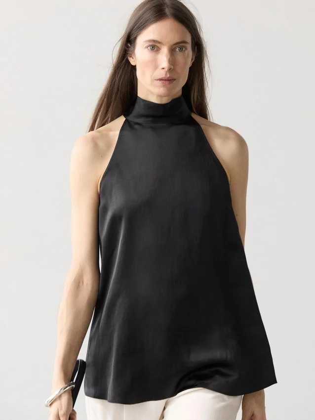 Haltertop i satin med knytdetalj Haltertop i satin med knytdetalj
