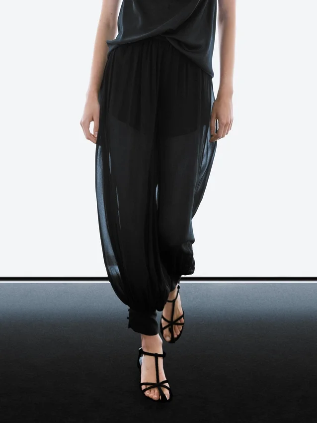 Halvtransparenta sarouelbyxor med knappdetaljer Halvtransparenta sarouelbyxor med knappdetaljer