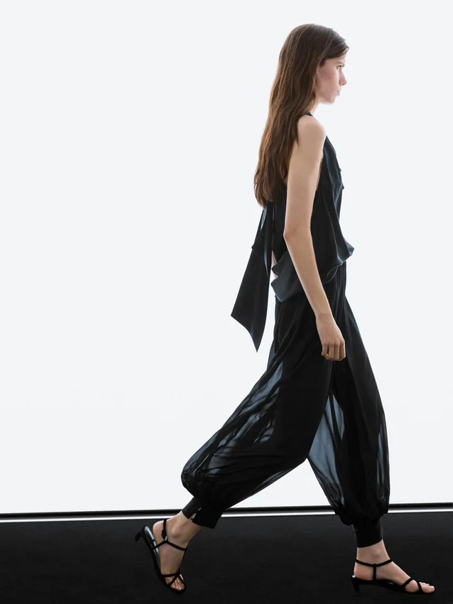 Halvtransparenta sarouelbyxor med knappdetaljer Halvtransparenta sarouelbyxor med knappdetaljer