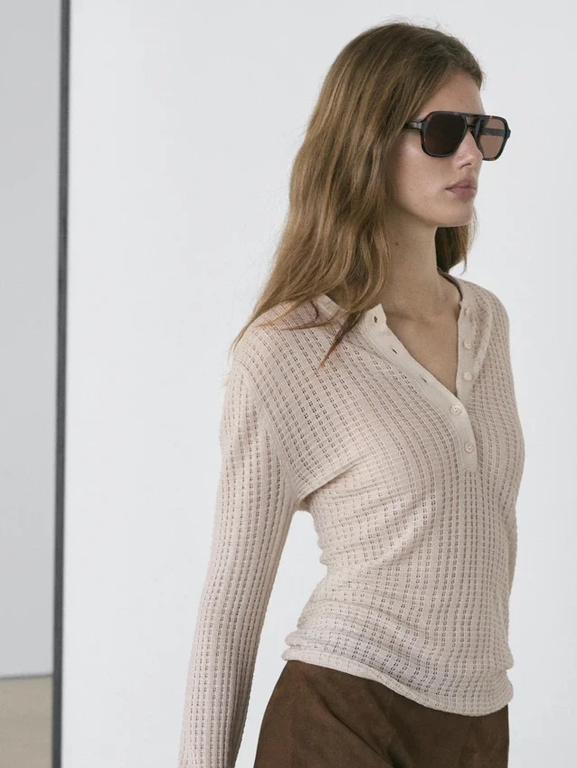 Henley-tröja i ullblandning med cutwork Henley-tröja i ullblandning med cutwork