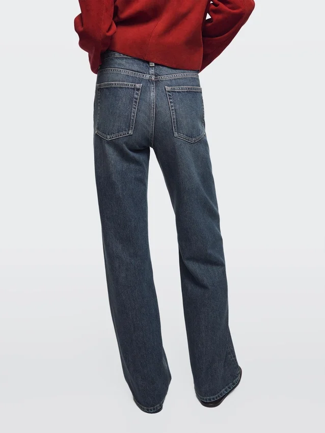 Jeans med medelhög midja och vida ben Jeans med medelhög midja och vida ben