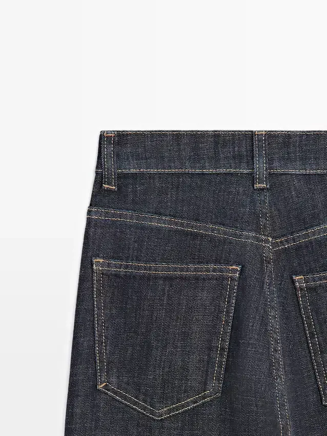Jeans med utsvängd passform och hög midja Jeans med utsvängd passform och hög midja