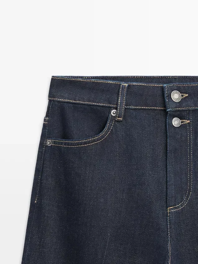 Jeans med utsvängd passform och hög midja Jeans med utsvängd passform och hög midja