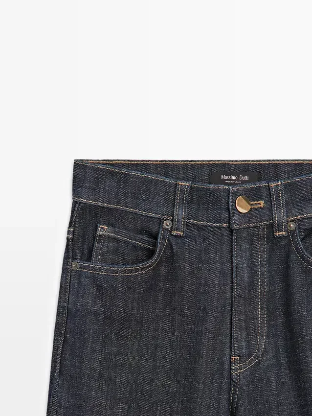 Jeans med utsvängd passform och hög midja Jeans med utsvängd passform och hög midja