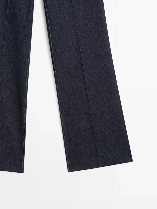 Jeans med utsvängd passform och hög midja Jeans med utsvängd passform och hög midja