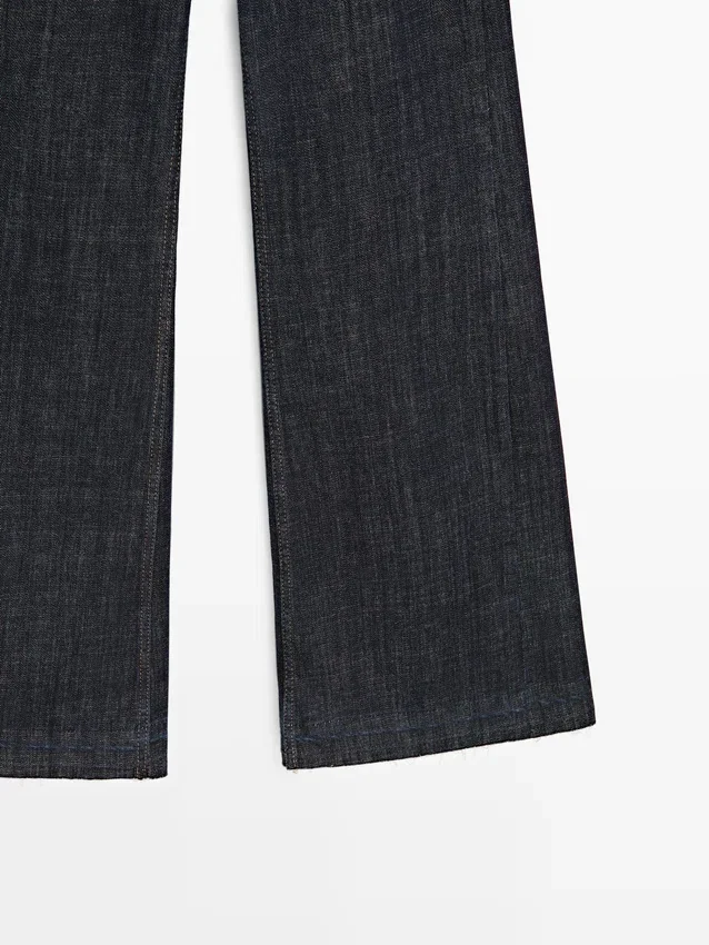 Jeans med utsvängd passform och hög midja Jeans med utsvängd passform och hög midja