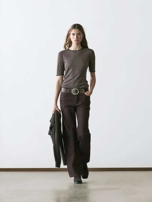 T-shirt i ullblandning med kontrastdetaljer T-shirt i ullblandning med kontrastdetaljer