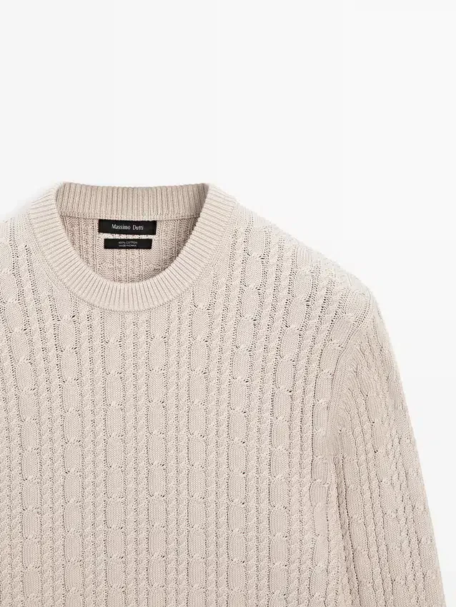 Kabelstickad tröja i 100 % bomull med rund hals Kabelstickad tröja i 100 % bomull med rund hals