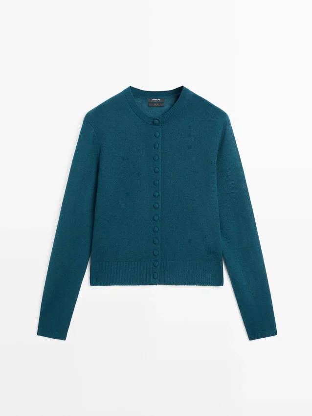 Kofta i ullstickat tyg med täckta knappar Kofta i ullstickat tyg med täckta knappar