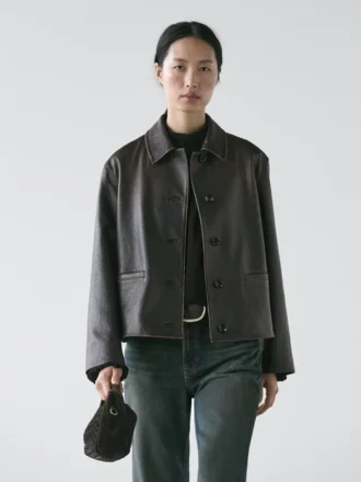 Kort jacka i nappaläder