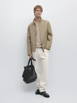 Kort jacka med fickdetaljer