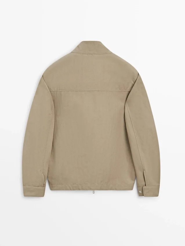 Kort jacka med fickdetaljer Kort jacka med fickdetaljer