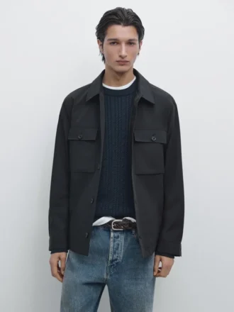 Kort jacka med fickdetaljer