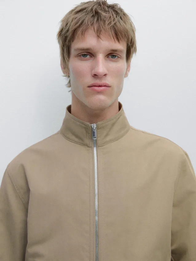 Kort jacka med fickdetaljer Kort jacka med fickdetaljer