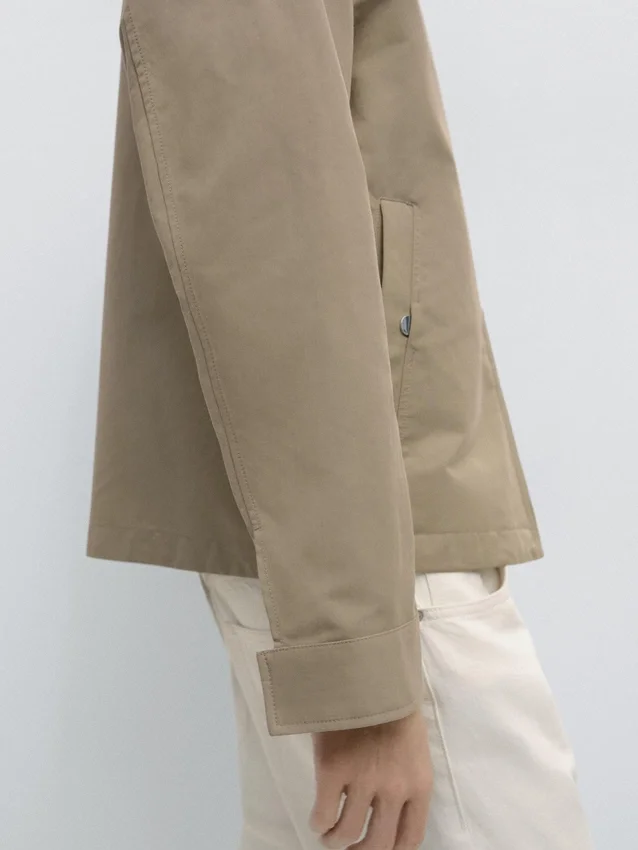 Kort jacka med fickdetaljer Kort jacka med fickdetaljer