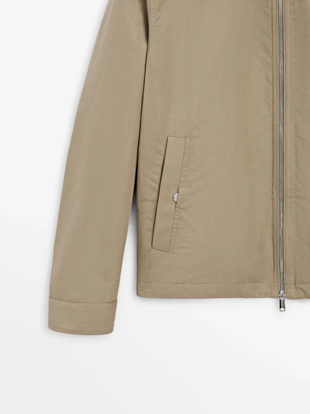 Kort jacka med fickdetaljer Kort jacka med fickdetaljer