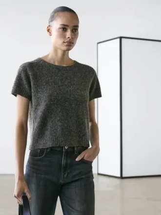 Kort stickad tröja i alpacka och ull