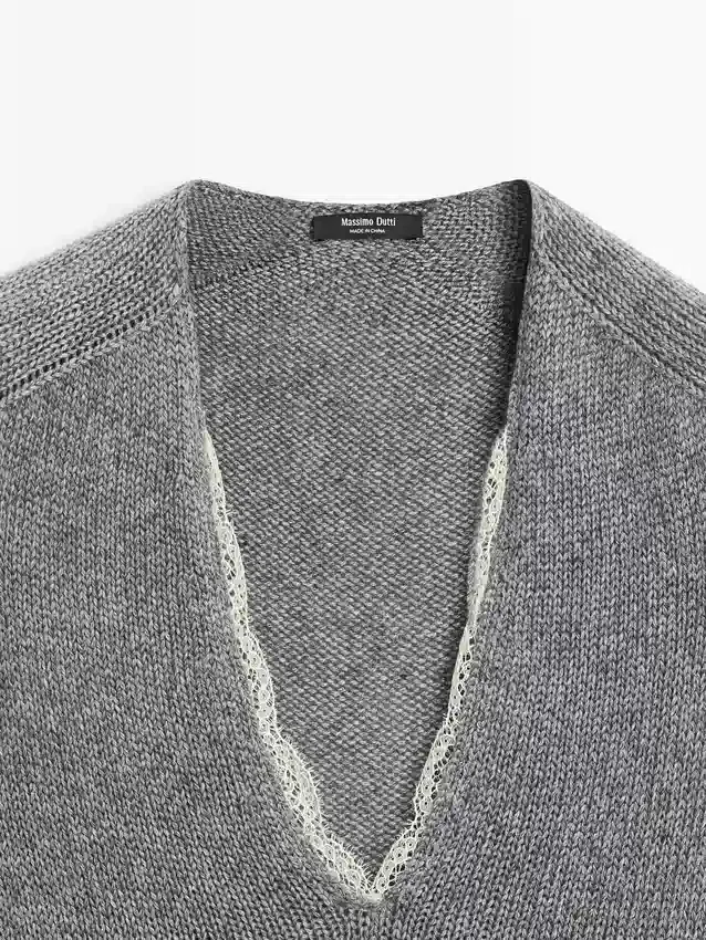 Kortärmad stickad tröja med spets Kortärmad stickad tröja med spets