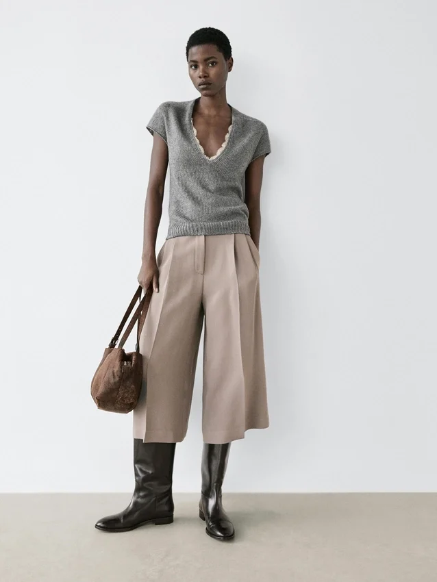 Kortärmad stickad tröja med spets Kortärmad stickad tröja med spets