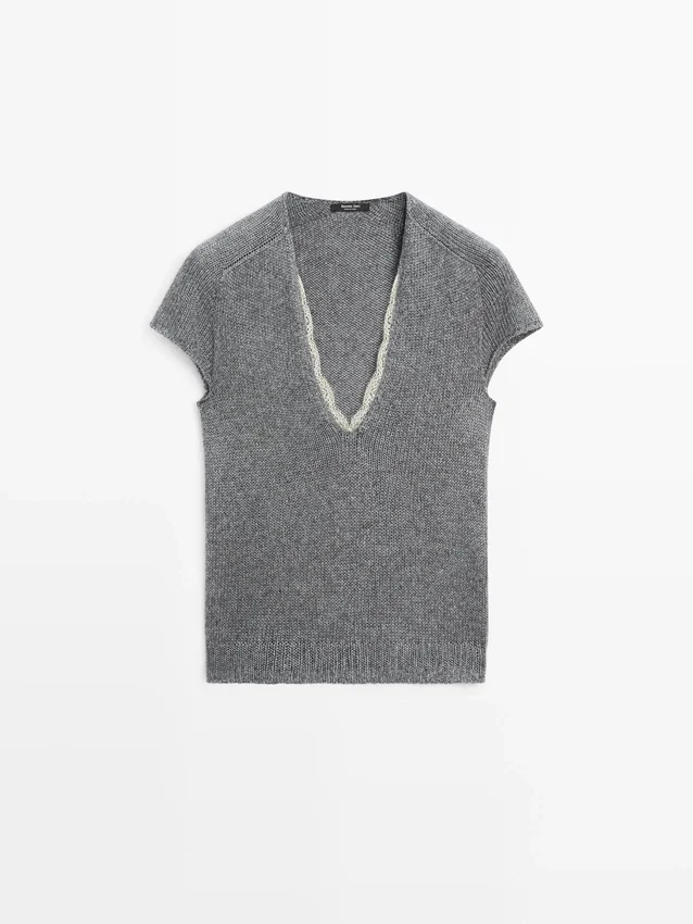 Kortärmad stickad tröja med spets Kortärmad stickad tröja med spets