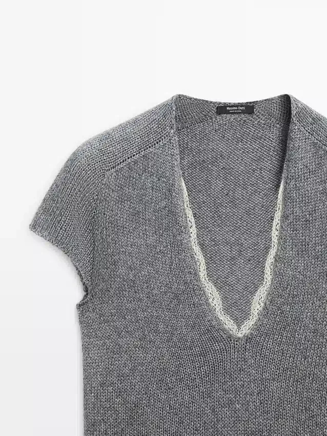 Kortärmad stickad tröja med spets Kortärmad stickad tröja med spets